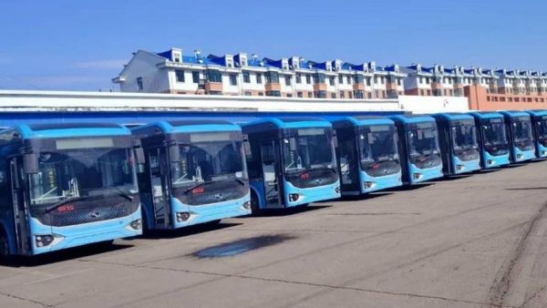 金龙新能源公交车批量交付七台河市 适老出行开启温暖新程