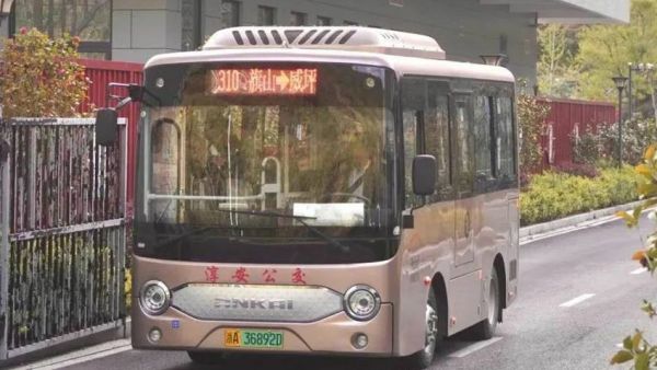千岛湖畔跃动“土豪金”，安凯纯电公交助力杭州绿色出行焕新颜