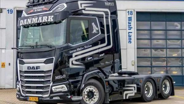 超豪华内饰还带咖啡机？它是卡车中的“大平层”，爆改达夫XG+牵引车实拍