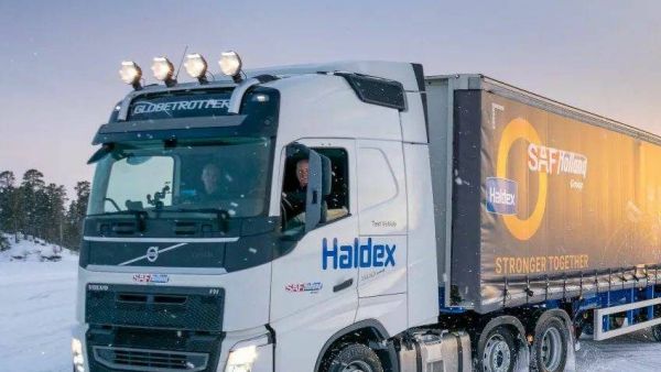 动能回收车桥、轮胎自动充气等挂车“黑科技”亮相，带你看赛夫华兰德冬季测试的最新产品