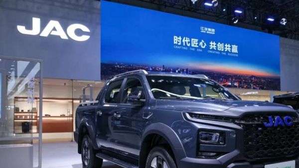 全球首款千扭电混皮卡，悍途PHEV亮相2025合肥国际新能源汽车展