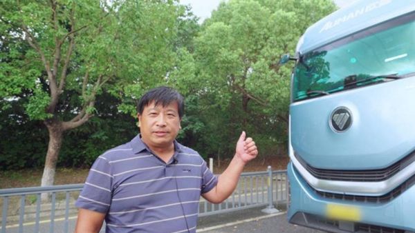 百公里省5L+油！老司机李师傅：欧曼银河9油钱省得值 动力用得爽