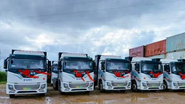 加购！110台徐工600度纯电动牵引车交付海南港口