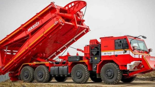 风冷V8柴油机+强悍越野性能，灾难开路急先锋！太脱拉Force 8×8架桥车了解一下