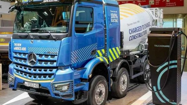 主打高可靠性，奔驰eArocs 400纯电动工程车来袭，实拍带你看看实力几何