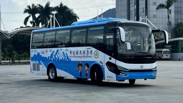 助力高原旅游新体验,42台金龙旅游大巴批量交付拉萨