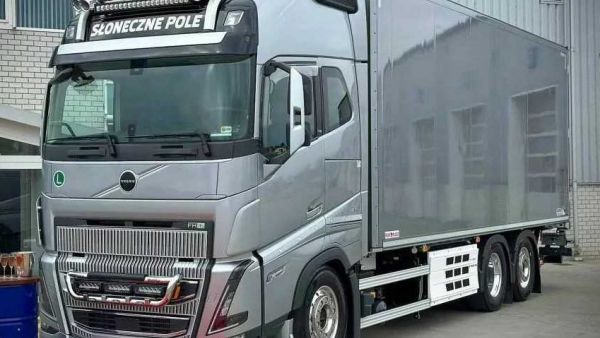 全球最大马力冷藏车？780匹发动机+底置冷机，这台沃尔沃FH 16竟用来拉腌菜？