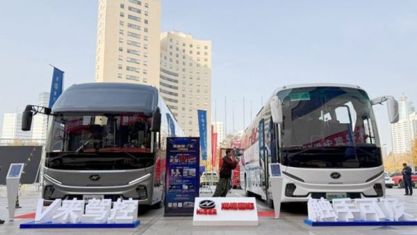 实力“吸睛”!苏州金龙公路复兴号亮相2024中国道路运输年会