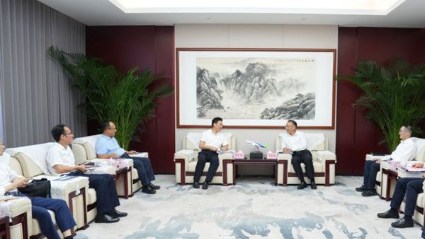 东风股份与湖北机场集团开展合作交流