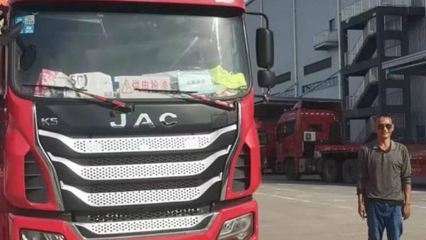 物流人转行司机跑货运,为何三次选车只认格尔发?