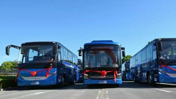 安凯新能源客车批量交付 共绘八桂绿色出行新篇章