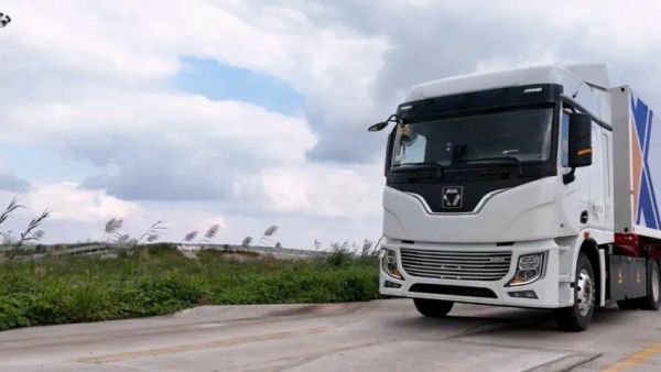 “双11”呼唤“当日达”！徐工4×2底充牵引车已就位