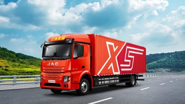 三冠加冕，中卡新王！江淮星耀X5领航未来