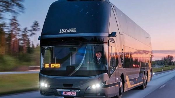 豪华内饰如同坐飞机!单车价格500W+,尼奥普兰Skyliner豪华巴士了解一下