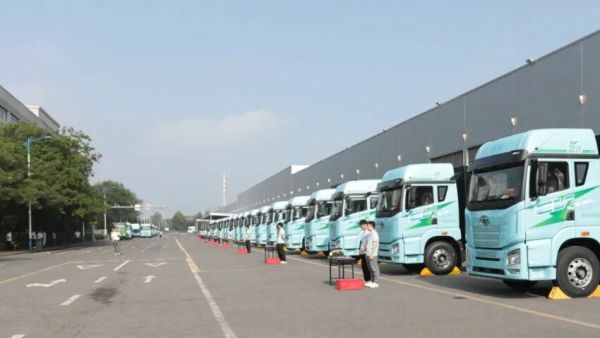 今天，一汽解放“15333”新能源战略发布四周年