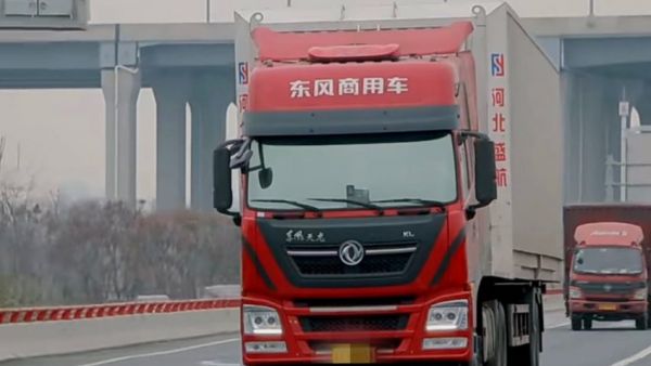 运营快、准、省,快递快运有东风天龙轻松达
