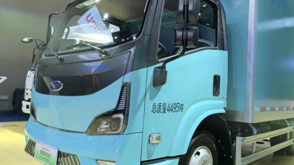 庆铃新EVM100 120度纯电冷藏车解锁“多拉快跑”密码！