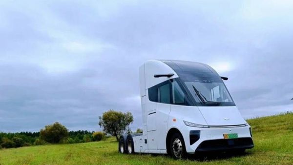 苇渡纯电重卡助力「米其林森林守护计划」 与全球伙伴共建绿色未来