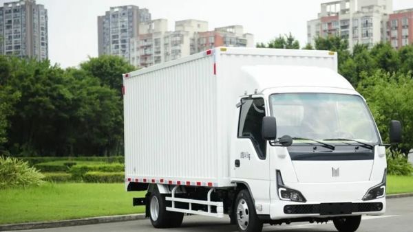 创富优选丨庆铃铃巨力小轻卡：穿街入库，全能出击！