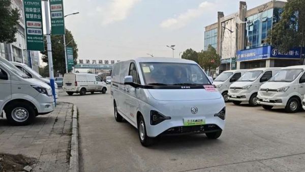 寒冬不冷,东风睿立达门店挤满了客户