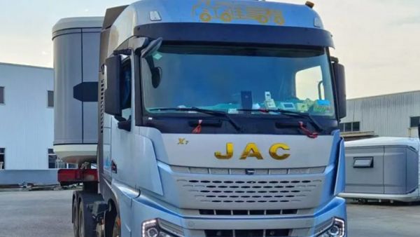 发哥驾到丨为什么换车偏爱江淮星耀X7牵引车？崔老板一语道破