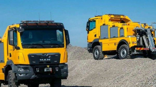 4×4全驱越野性能强，车身结构超紧凑！曼恩TGM四驱清障车实拍