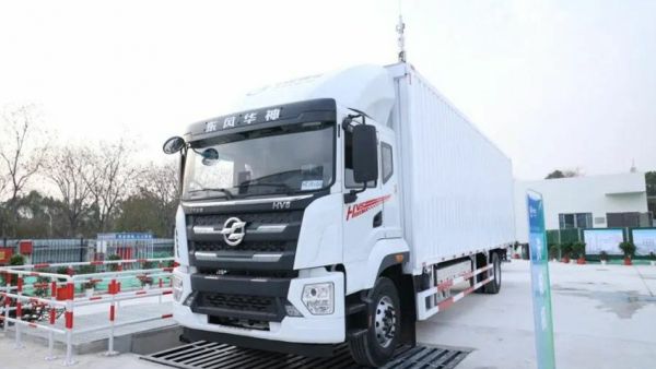 东风华神首批6台新能源换电重卡荣耀交付!