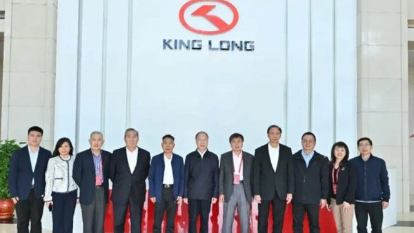 金时金事 | 两岸企业家峰会一行参访金龙,感受中国智造创新成果