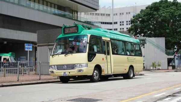 首批集电弓小巴闪耀香港 金旅纯电考斯特开启5分钟快充新纪元