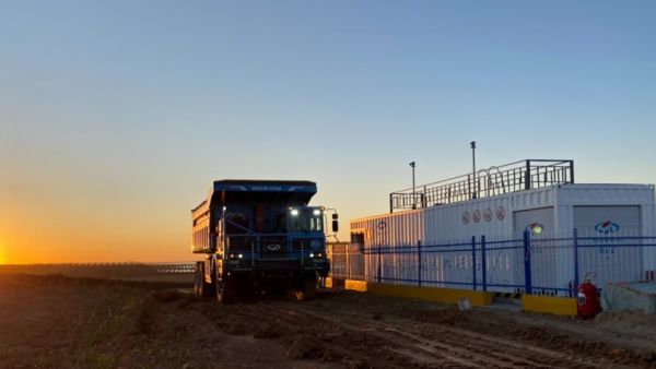 醇氢电动矿卡燃料成本节省40%，高效低碳建设绿色矿山