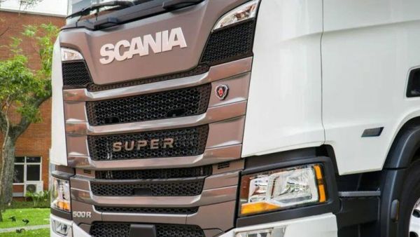 废瓶变身卡车前脸，斯堪尼亚玩转循环经济