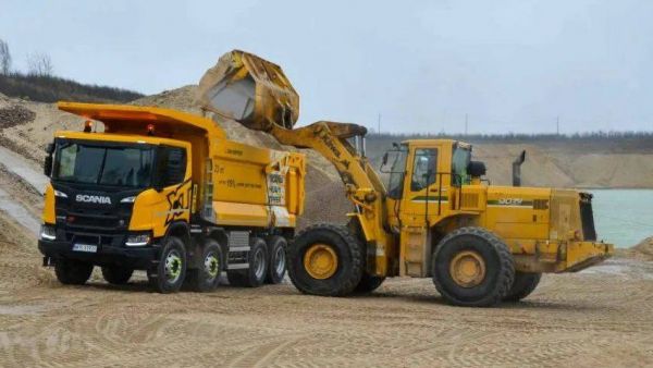 总重高达60吨！增强套件加持+超大后桥速比，斯堪尼亚G 540 XT矿用自卸车实拍