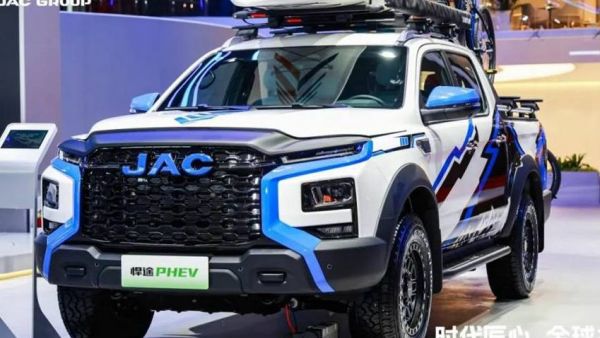 国内首款扭矩破千级混动皮卡！江淮悍途PHEV国内首发亮相上海车展