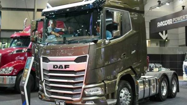 660匹强劲动力，澳版达夫XG+牵引车亮相布里斯班卡车展，还有其他配置也不一样？