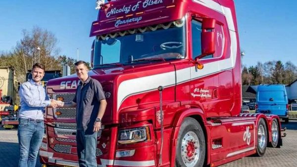 660匹V8发动机，平头爆改长头致敬3系经典！斯堪尼亚T660改装长头卡车实拍