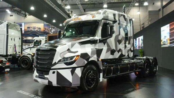 感受长头卡车的力量盛宴！还有美式平头卡车？带您逛2025布里斯班卡车展·美卡篇