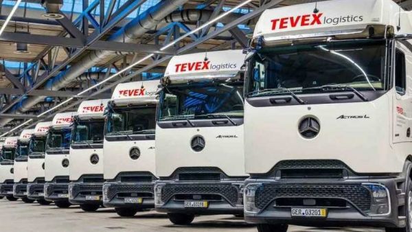 奔驰最强公路旗舰重卡来袭！第二代Actros L量产交付开启，实拍带你看实力几何