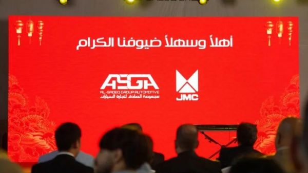 首批100辆江铃大道皮卡与50辆晶马客车登陆伊拉克