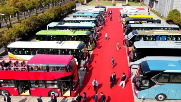 实力铸就“大国担当”,安凯客车荣膺“车轮上的中国”两项大奖