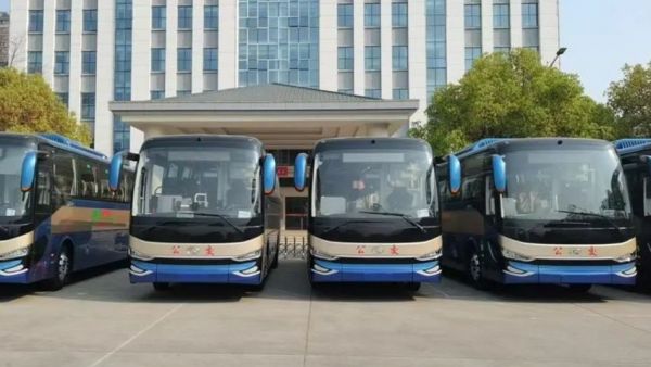 金龙新能源客车批量交付福安公交!低碳出行再添“绿色能量”