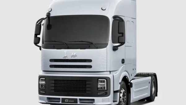 荣获值得用户信赖纯电干线物流运输车奖项 长城重卡展新能源实力