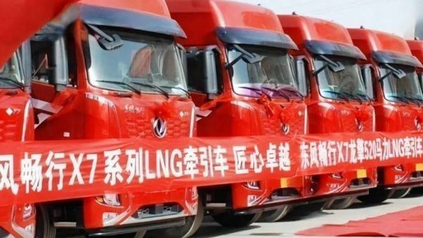 55台燃气牵引车！东风新疆助推西北低碳运输
