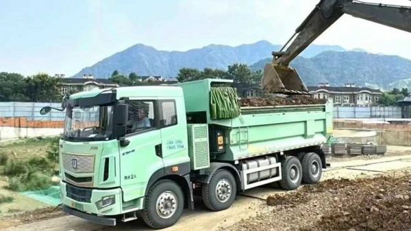 荣膺年度新能源自卸车销量TOP奖！远程新能源重卡“醇电互补”引领行业绿色、高效转型