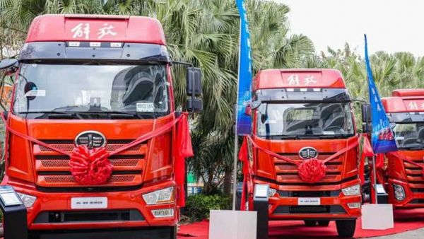 战略签约1000台！解放25款港牵产品正式上市！