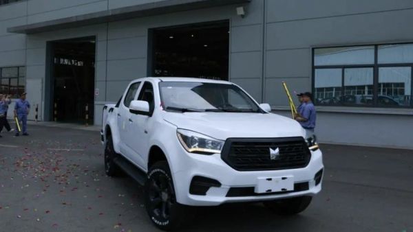 庆铃T28创业家皮卡首车下线 全场景应用 敢载重任