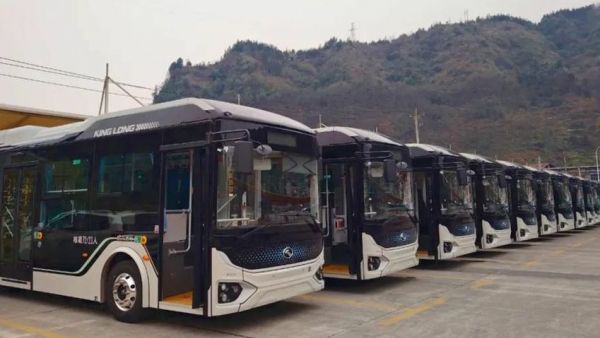 金龙新能源公交车在湖南吉首正式投入运营!