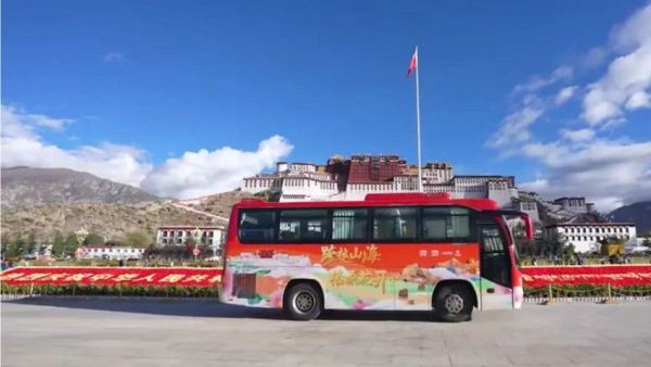 乘福田大巴冬游西藏 超10亿人次在线围观！