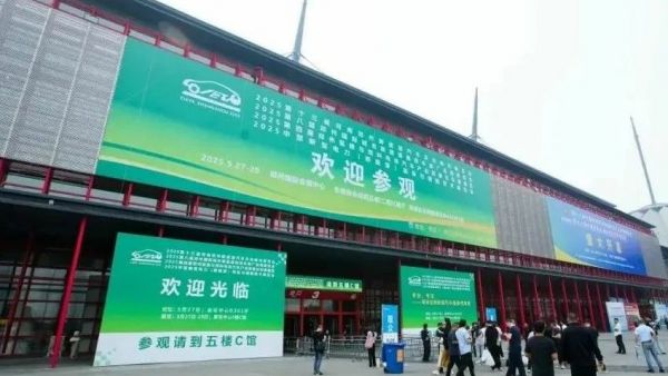 法士特产品亮相国际新能源商用车展