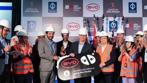 比亚迪巴西圣保罗17号线云轨项目测试完成，并交付首台22米电动大巴