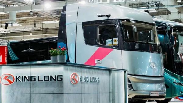 中华人民共和国成立七十五周年金龙专题报道：踏“绿”前行，向“新”攀登！